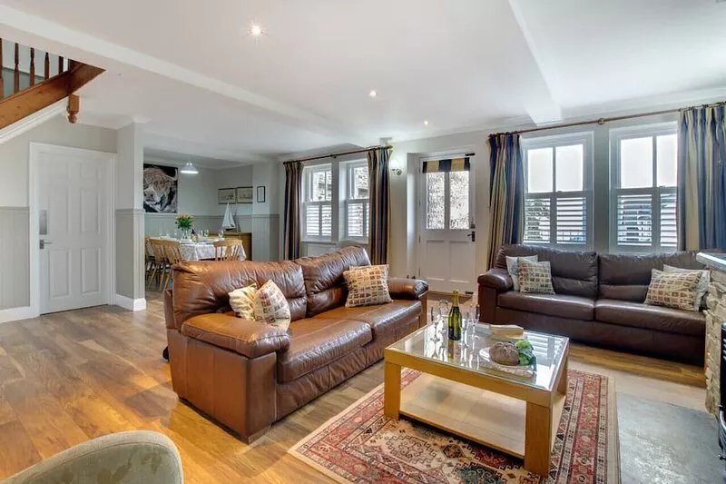 Primrose House - Four Bedroom House, Sleeps 8