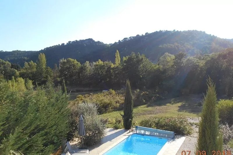 Charming little Provencal country house in a quiet location with private pool
