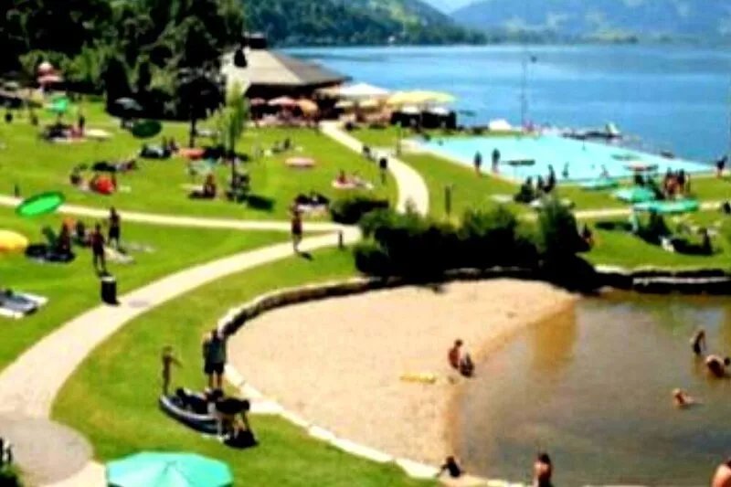 Luxury chalet in a quiet location near ski slopes and swimming lake/beach Zell