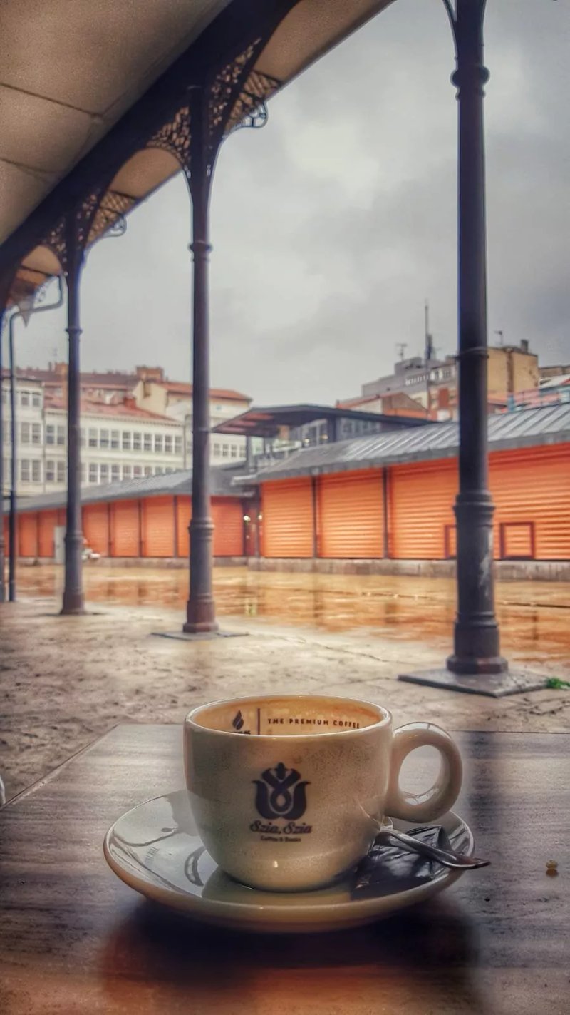 Szia, Szia Coffee and Books
