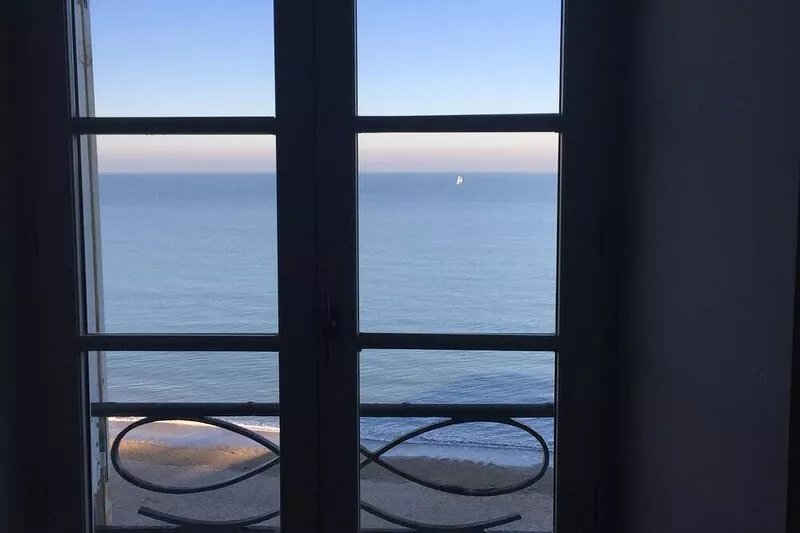 Front sea view apartment Roches Noires