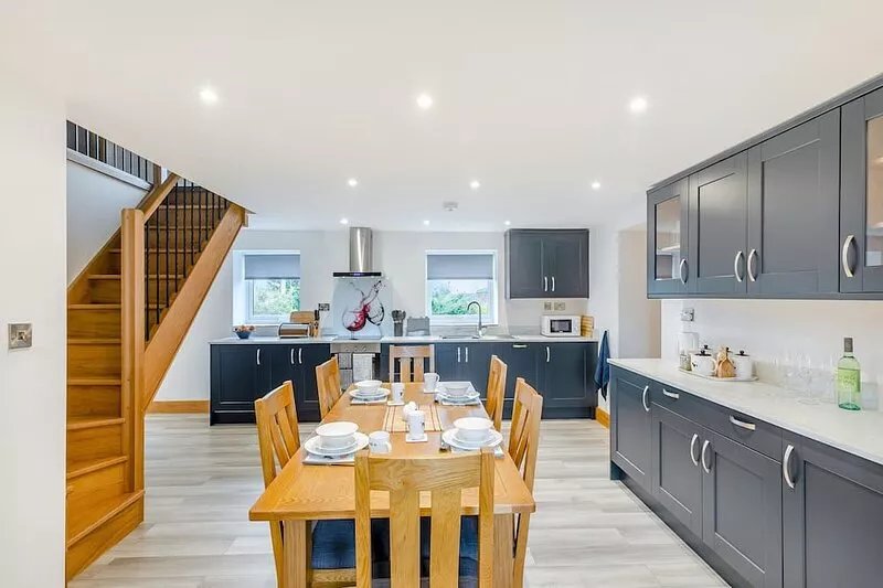 Escape to the luxurious Risplith cottage, located on a working farm featuring
