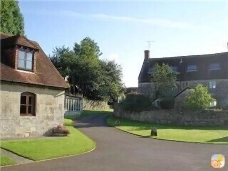 Delightful 18th Century Converted Stables in quiet location with nearby footpath