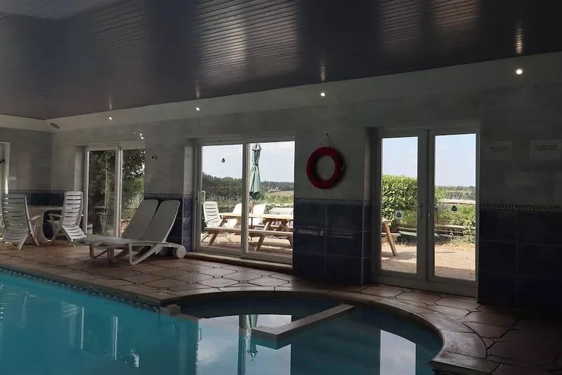 THE ORCHARD, pet friendly, character holiday cottage in Peasmarsh