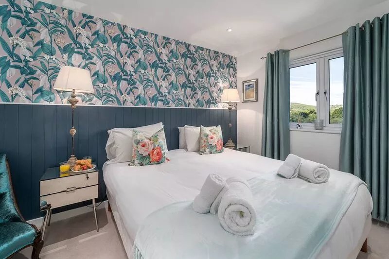Blue Water – Sleeps 5 – Parking – Dog Friendly – Outside Space