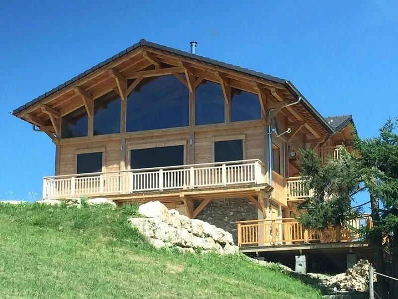 Spacious & contemporary. Great location with wonderful views