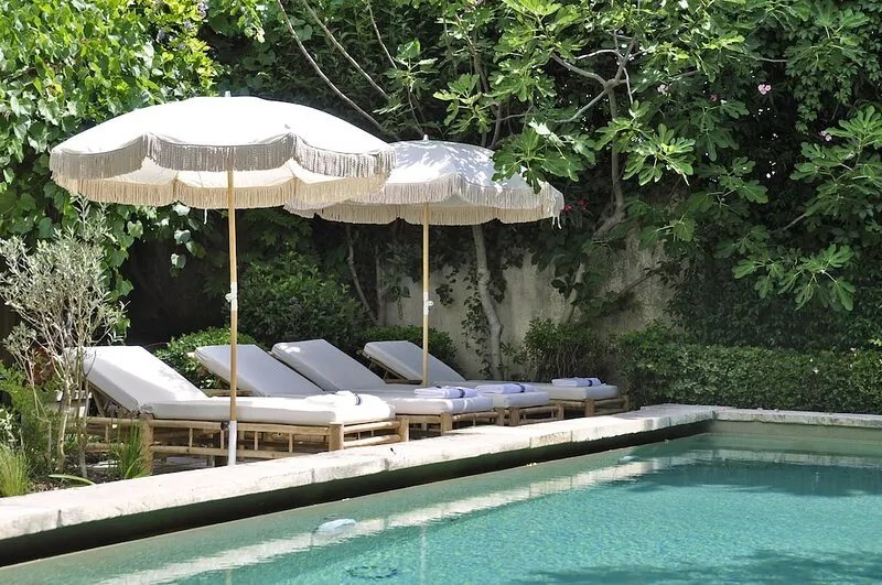 Maison de Manon, in the heart of Maillane, 5 bedrooms, 5 bathrooms, heated