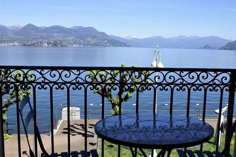 Lakefront apartment in downtown Stresa with magnificent views