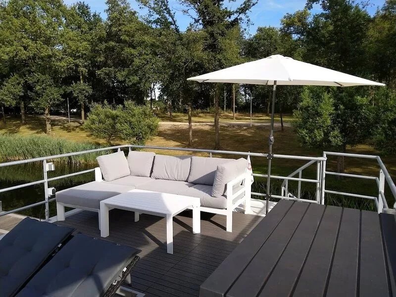 Houseboat Leukermeer in Well / NL