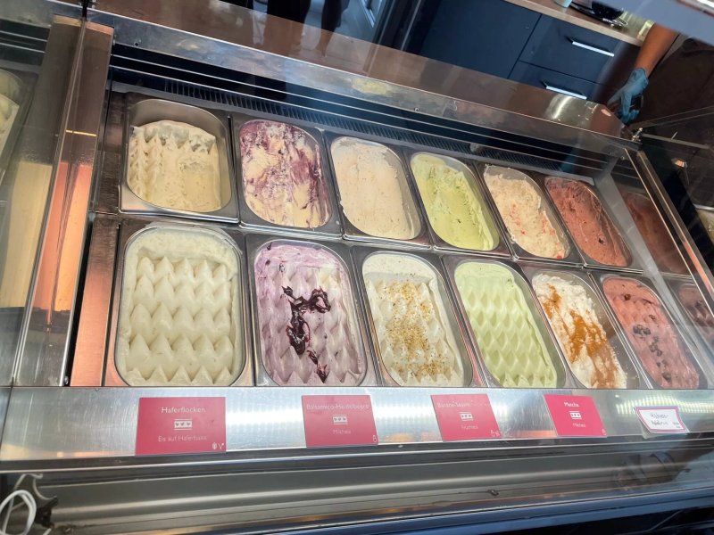N'Eis - Das Neustadteis am Gartenfeldplatz