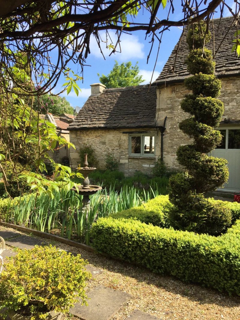 Leigh House