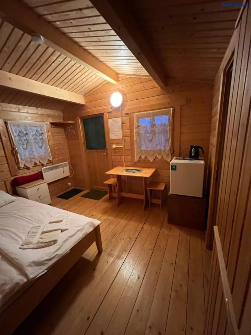 Artur's Eaterie And Holiday Home