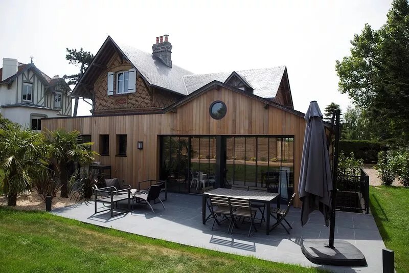 Charming Villa with Garden near the beach