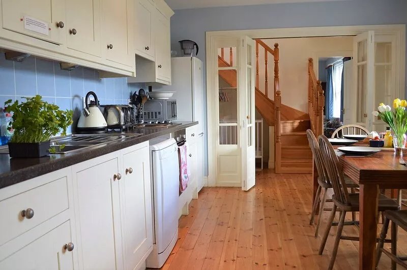 Shelduck Cottage, shoreline location, pet friendly, sleeps 7