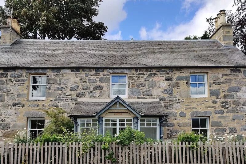 Rathmhor - lovingly restored traditional stone house in Cairngorms National Park