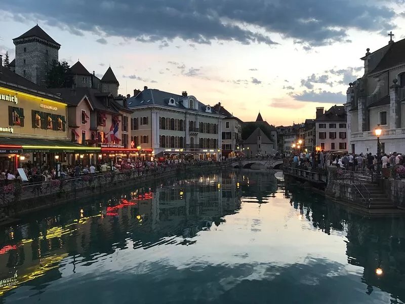 Beautiful appartment in the Vieille Ville d'Annecy at 200m from the lake