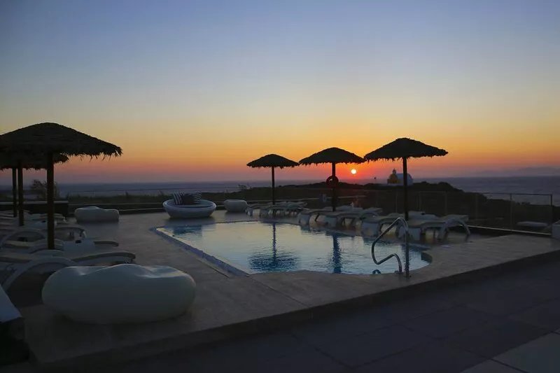Oia Sunset Villas - Villa "Pearl" - Swimming pool - Private outdoor Heated Spa