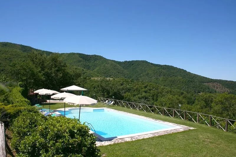 Wonderful private villa for 16 guests with WIFI, private pool, TV, pets allowed