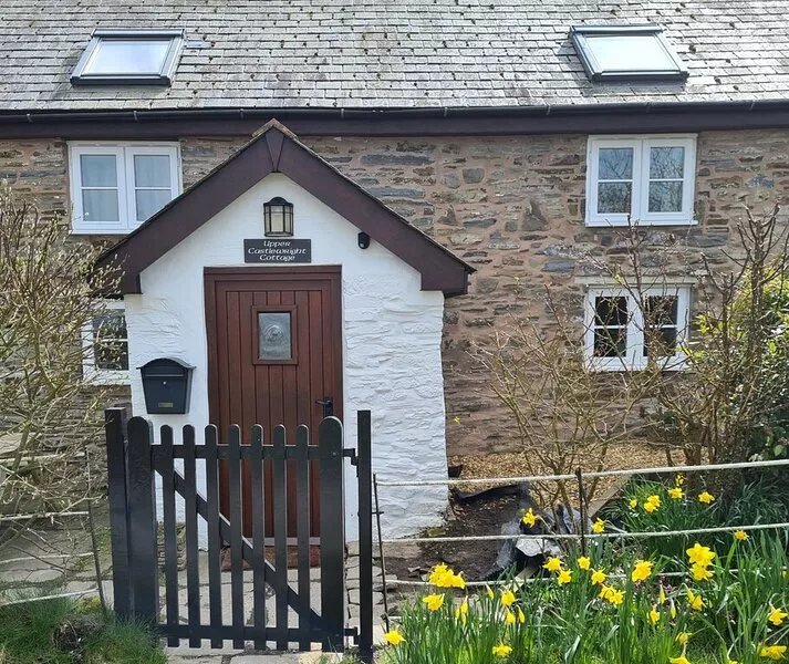 Upper Castlewright Cottage - spectacular views, historic gateway to Wales