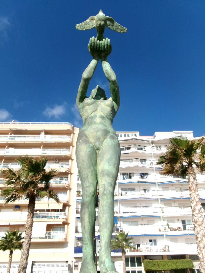 Monumento Al Turista De Fuengirola