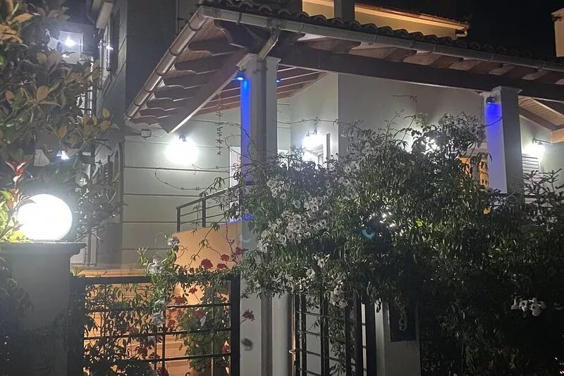 Dimitris Corinthian Villa  with beautiful garden near the beach and  the center.