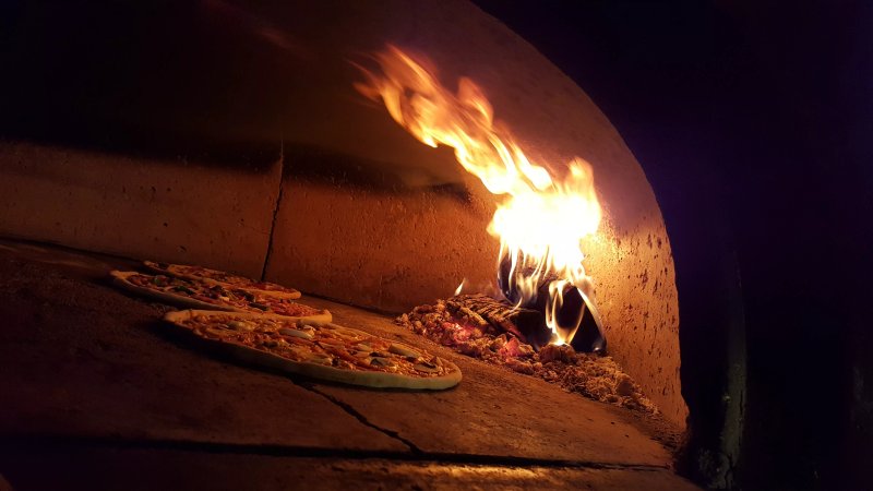 Holzofen-Pizzeria Formidable