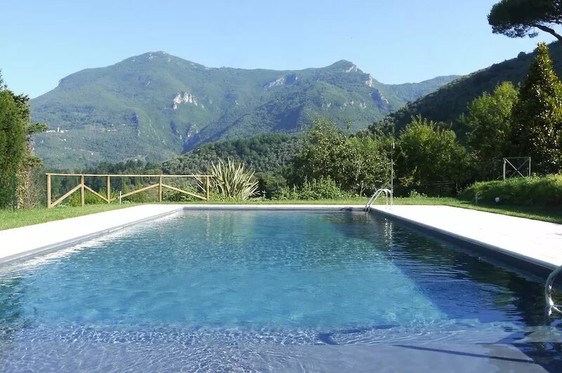 Amongst Mediterrenean perfumes and colours, W/pool, garden,private parking