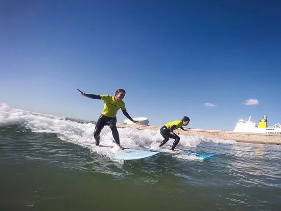 Linha de Onda - Surfing School