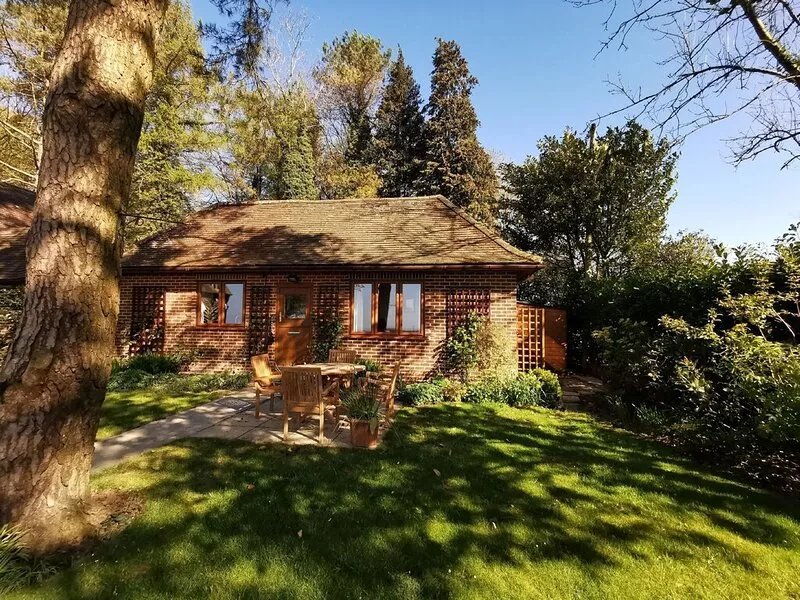 Wyndthorpe Cottage is a bright, single-storey, modern retreat