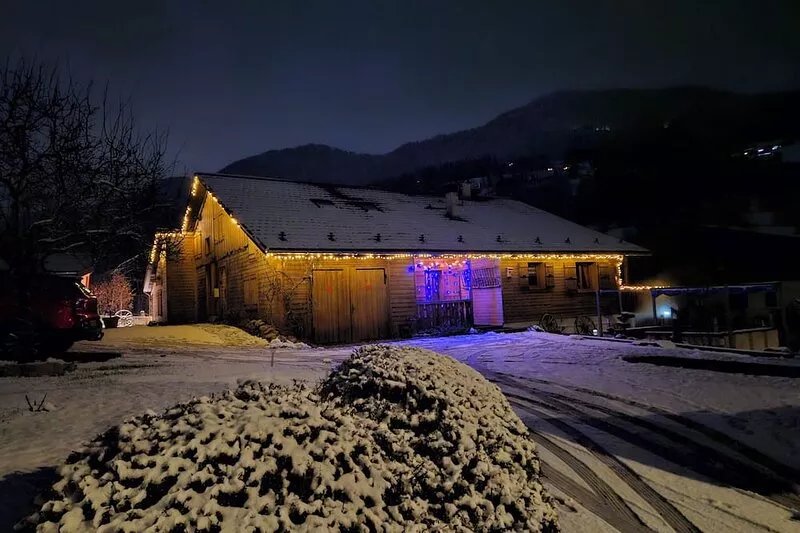 Chalet LE BOIS DU ROC with large jacuzzi