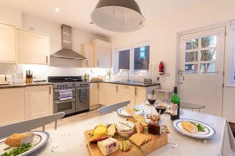 Ahoy There - Three Bedroom Cottage, Sleeps 6