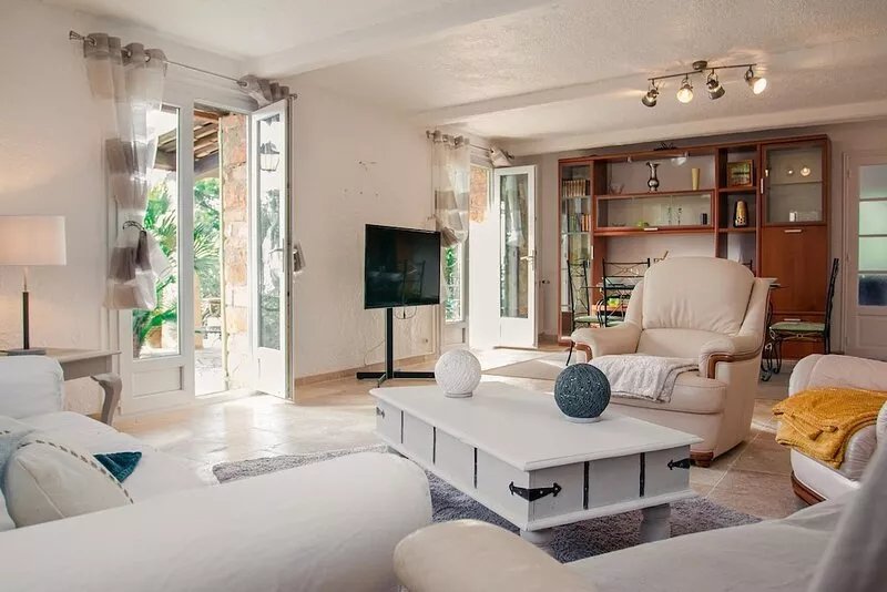 Villa 8-10 persons with swimming pool and tennis court Tourtour