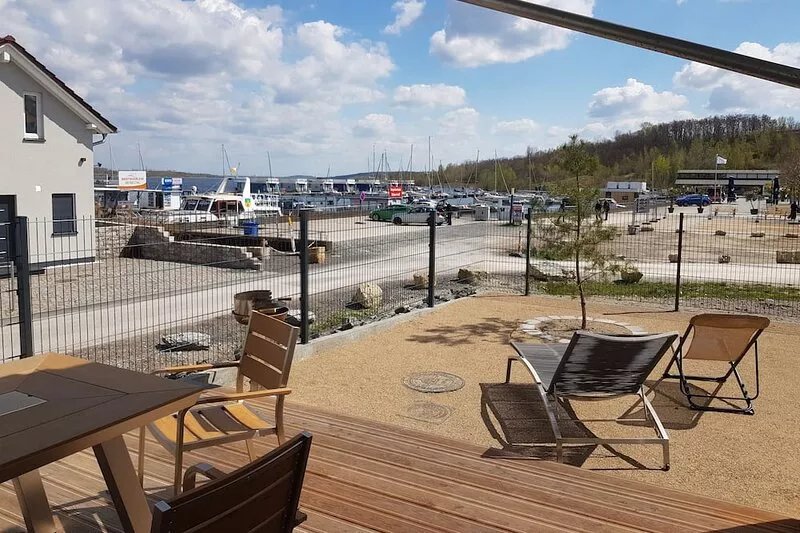 Seehaus "Ankerplatz" in Mücheln, with a direct view of the marina and the lake