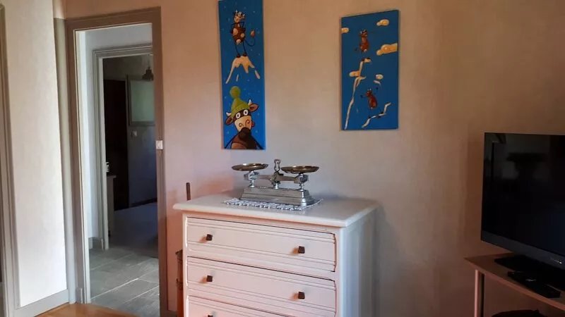 Beautiful renovated apartment on the ground floor of a chalet near the city