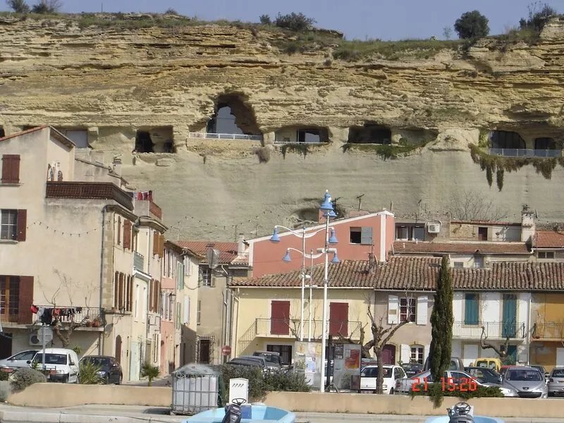 Unusual holiday in a troglodyte house in Saint-Chamas.