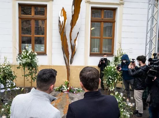 Pamatnik Jana Kuciaka a Martiny Kusnirovej