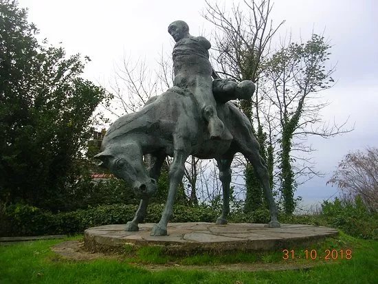 The Two Kings Statue
