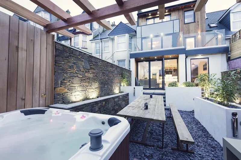 Hot tub, Sauna, Fantastic Location, Sleeps16