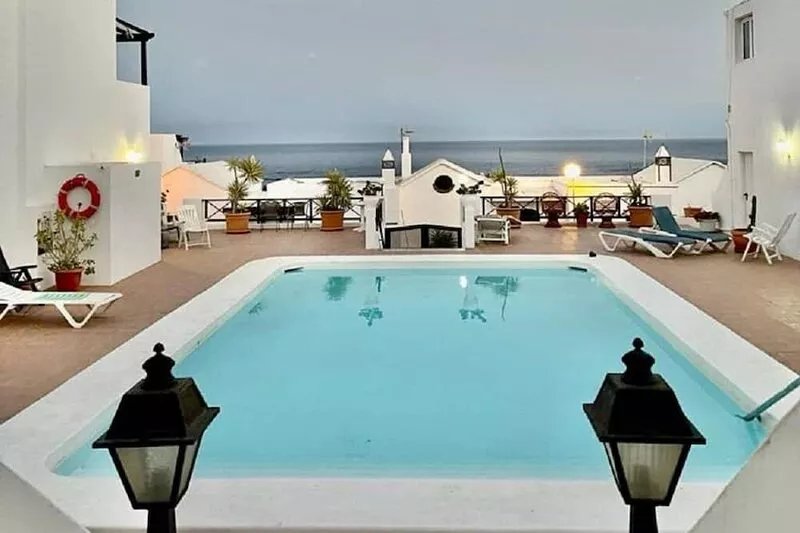 2 bedroom Los Jameos Aparment. Sleeps 4. 2 minute walk from town