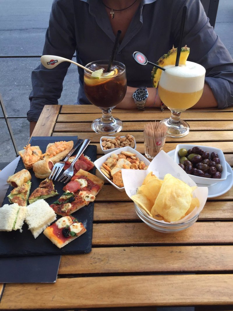 Tiburon Cafe