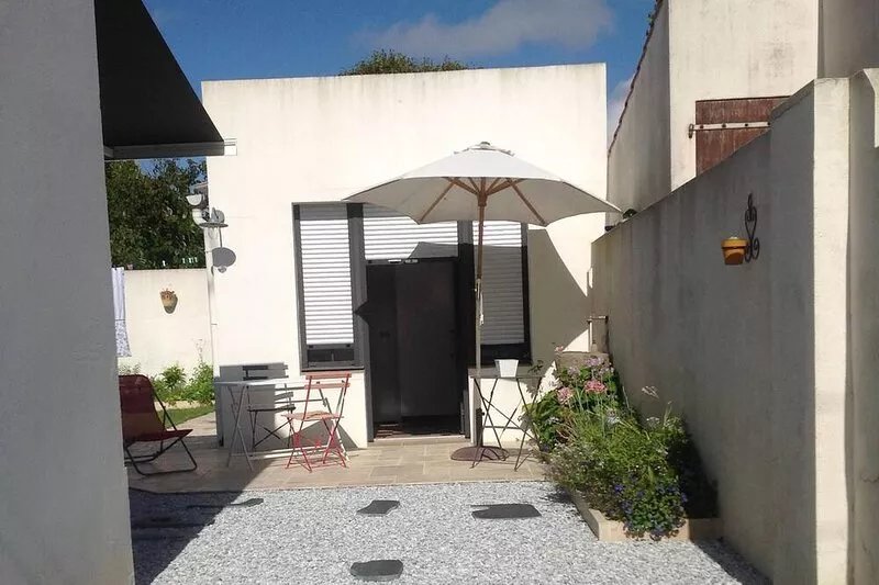 Studio per night for 2 people - vieux Saint Gilles. Close to the Vélodyssée.