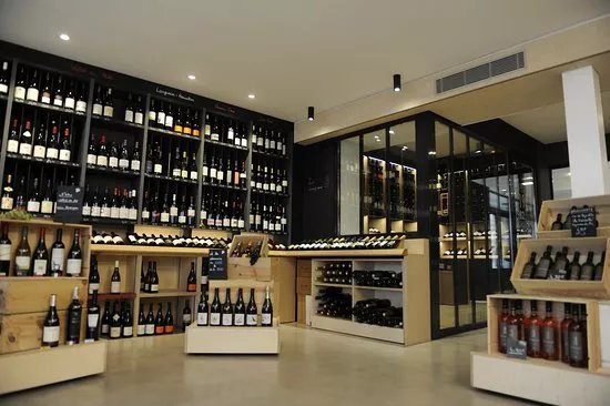 Le Vingt-Deux Bar a vin et Caviste