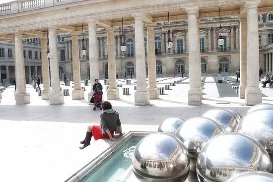 Private Fashion History Tour in the Heart of Paris