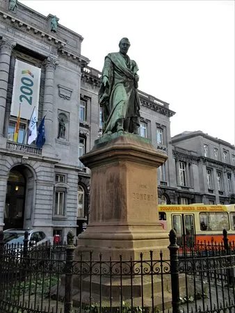 Monument a Andre Dumont