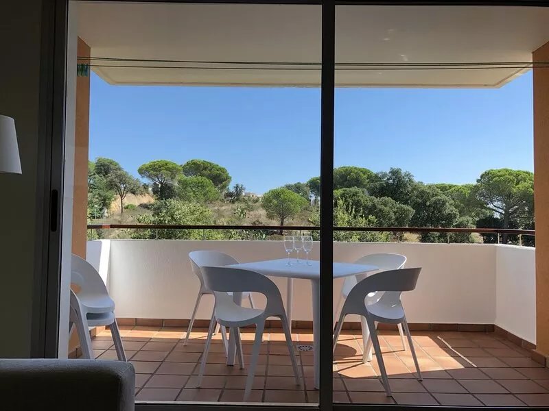 FANTASTIC APARTMENT, 5MINS FROM THE BEACH WITH SWIMMING POOL, PARKING & INTERNET