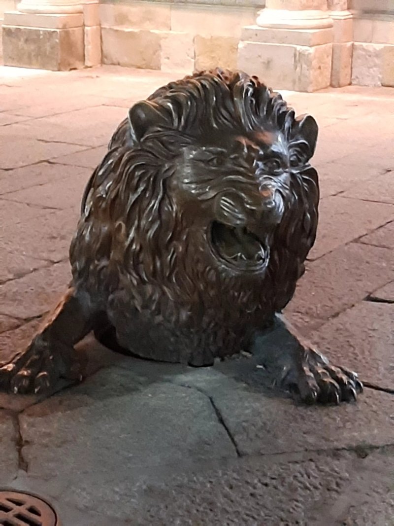 El leon de la alcantarilla