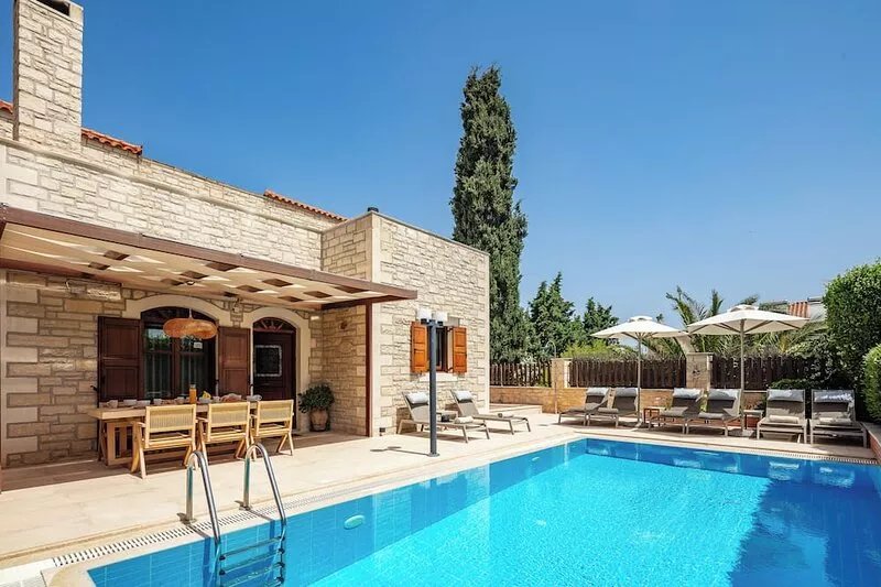 Family villa Elia with heated pool, 2 minutes walking to local amenities