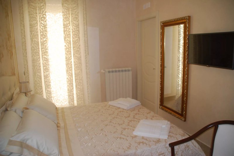 Daphnae House