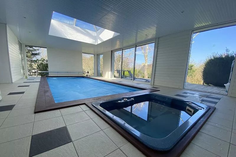 Breton style villa set in a large garden, indoor heated pool (28°), jacuzzi