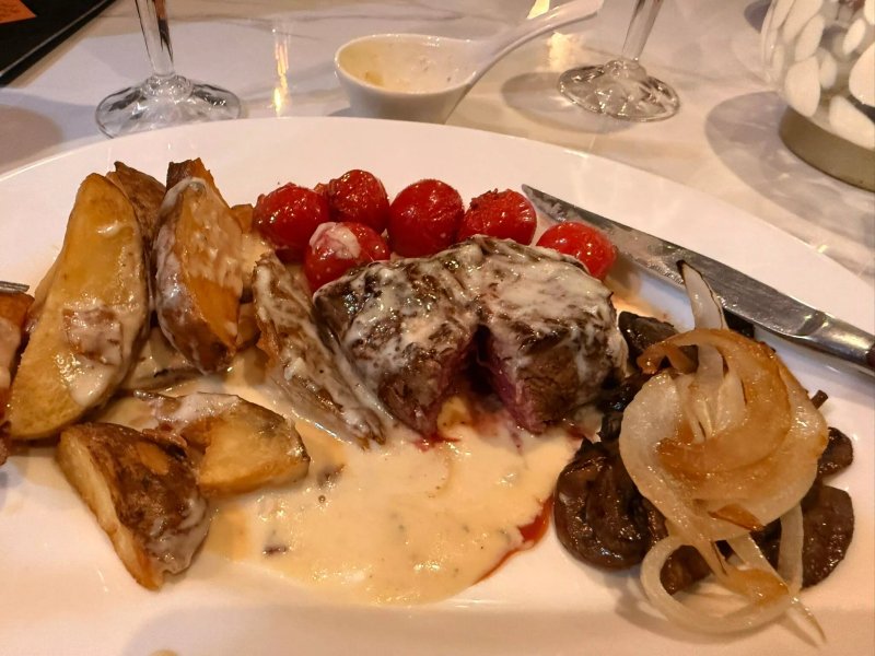 Gatsby's Bar And Grill